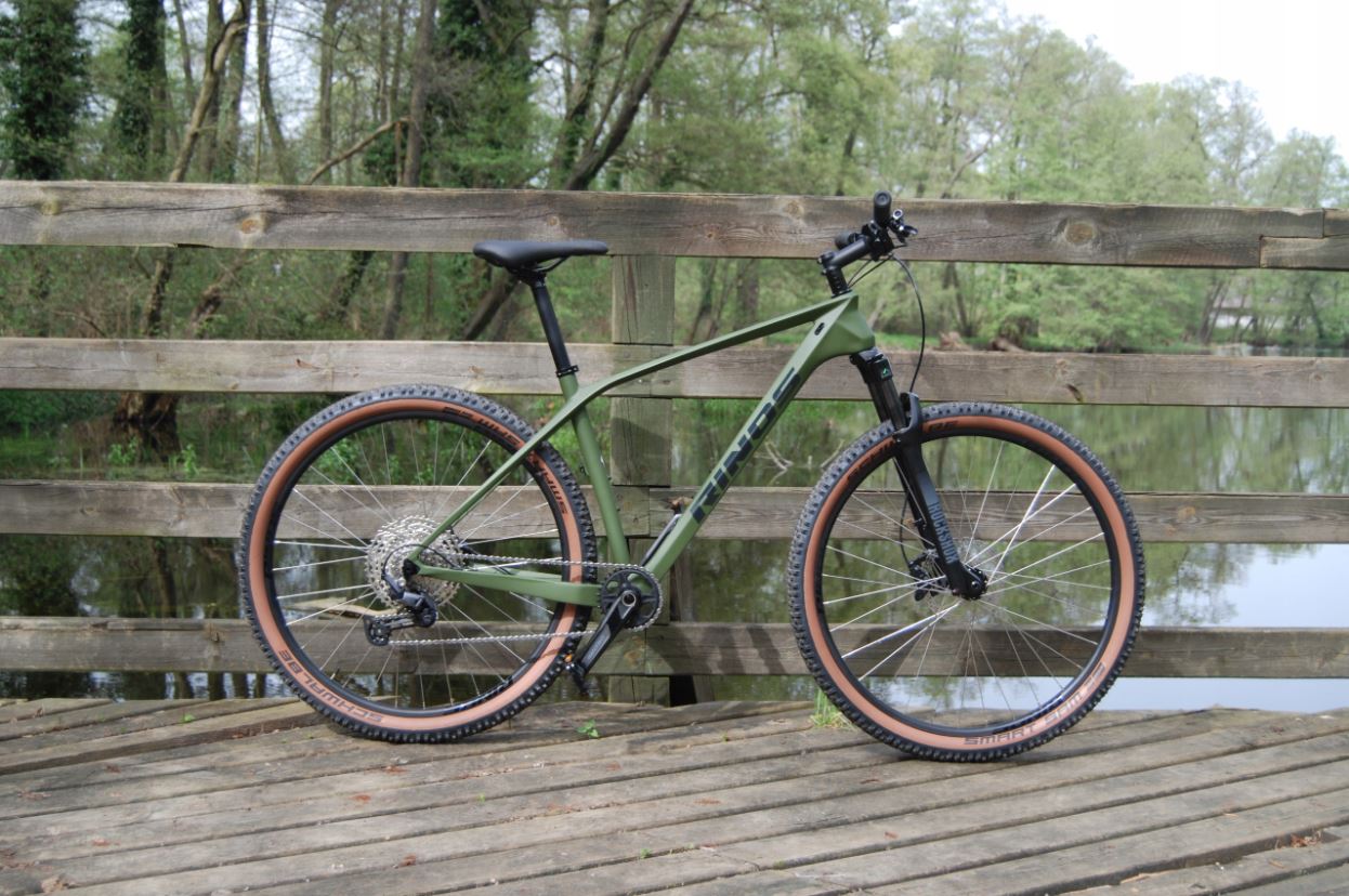 RINOS Gaia2.0 Carbon MTB Shimano Deore 12-växlad 19 tum Hardtail Rockshox